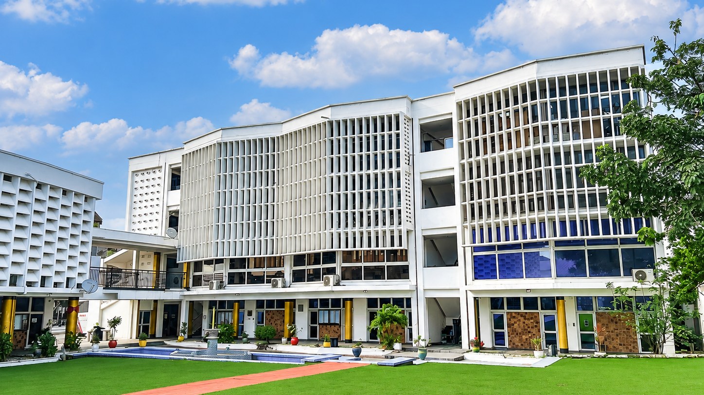 Ghana School of Law campus building with louvred facades and split air-conditioning units above the courtyard lawn